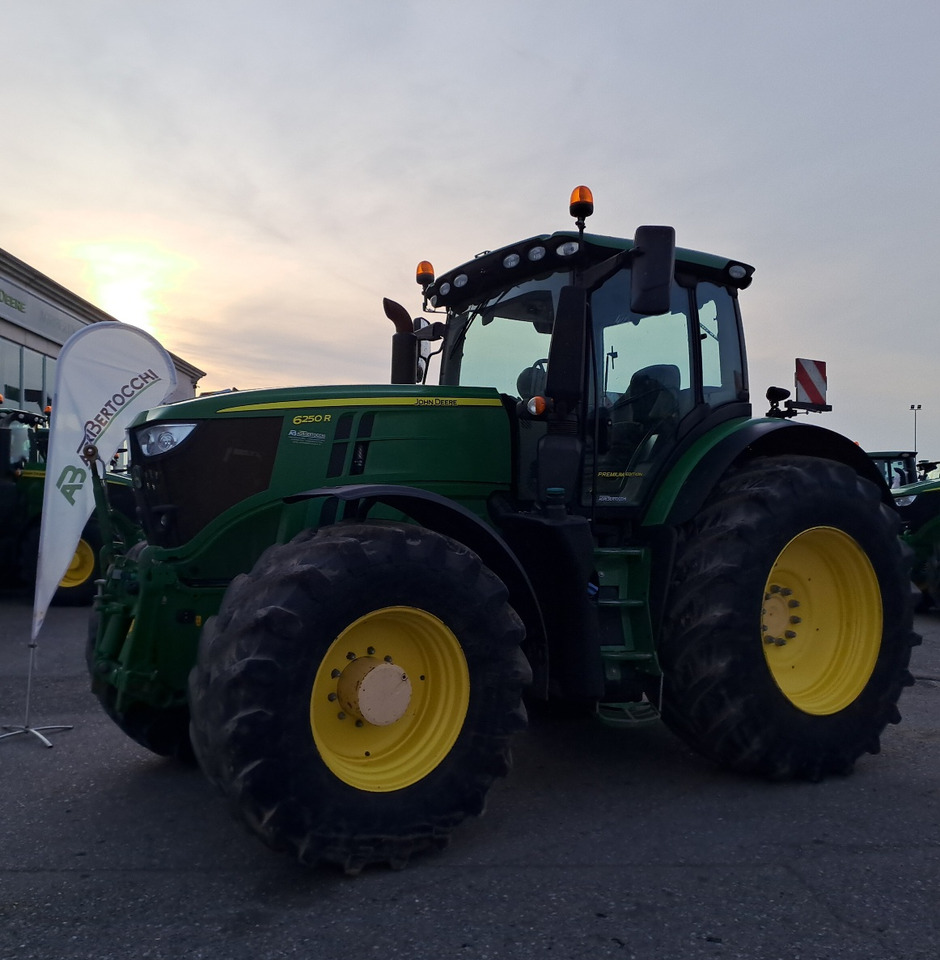 JOHN DEERE 6250R PREMIUM EDITION - 장궤형 트랙터 : 사진 1 JOHN DEERE 6250R PREMIUM EDITION - 장궤형 트랙터 : 사진 1