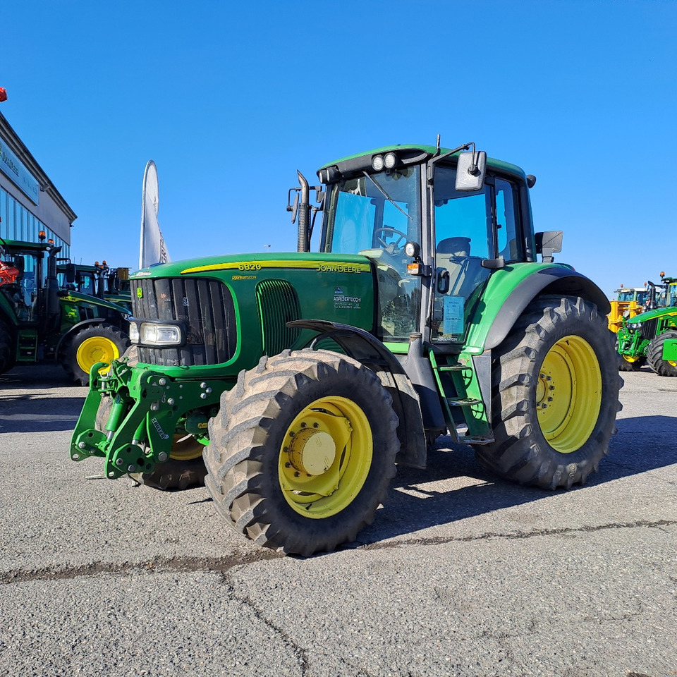 JOHN DEERE 6820 - 장궤형 트랙터 : 사진 1 JOHN DEERE 6820 - 장궤형 트랙터 : 사진 1