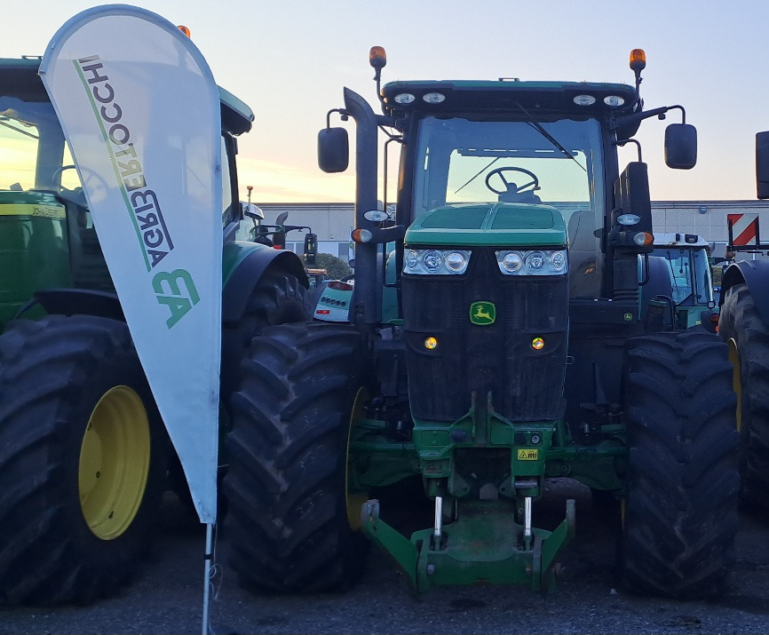 JOHN DEERE 7230R - 장궤형 트랙터 : 사진 2 JOHN DEERE 7230R - 장궤형 트랙터 : 사진 2