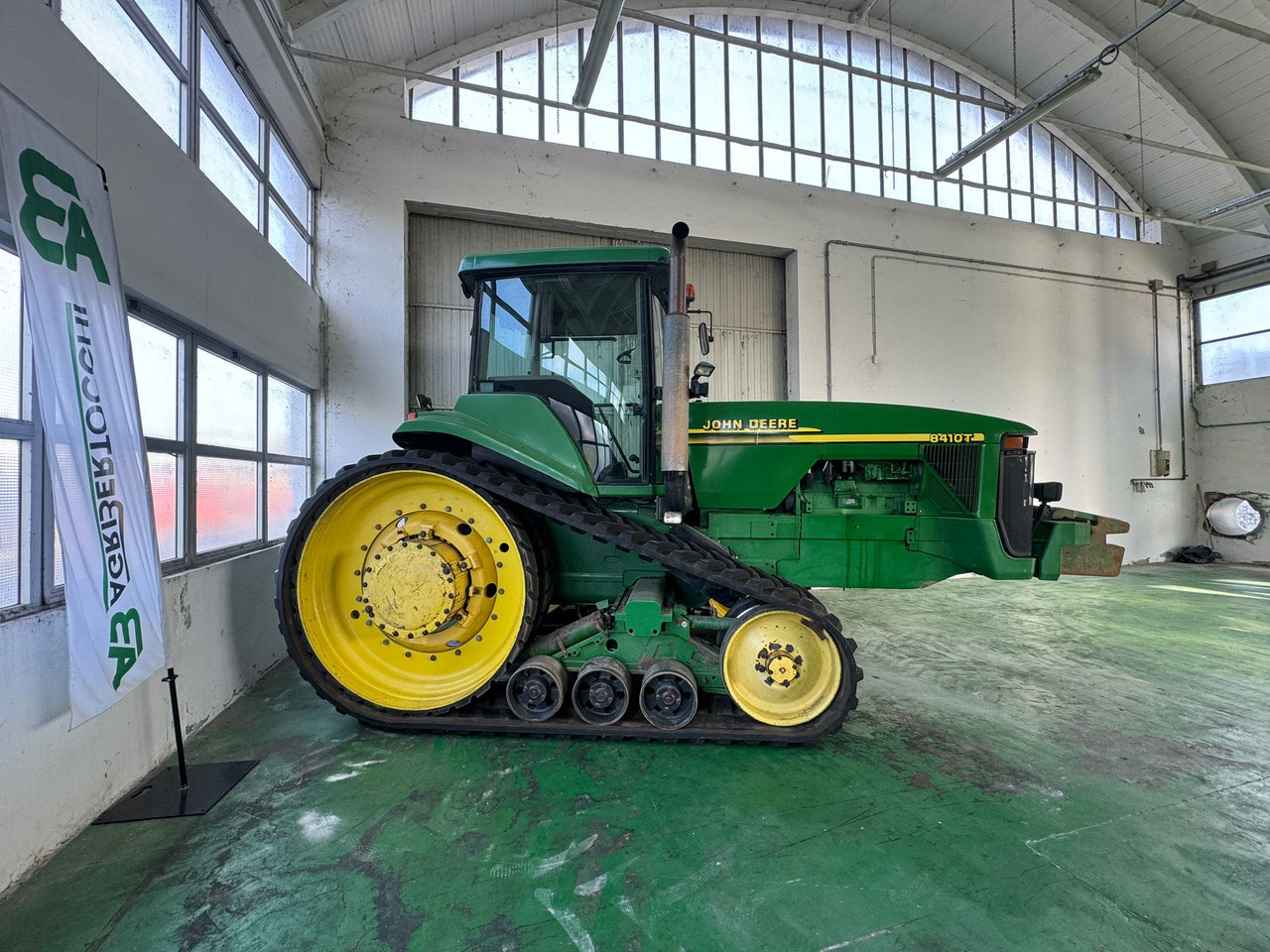 JOHN DEERE 8410T - 장궤형 트랙터 : 사진 4 JOHN DEERE 8410T - 장궤형 트랙터 : 사진 4