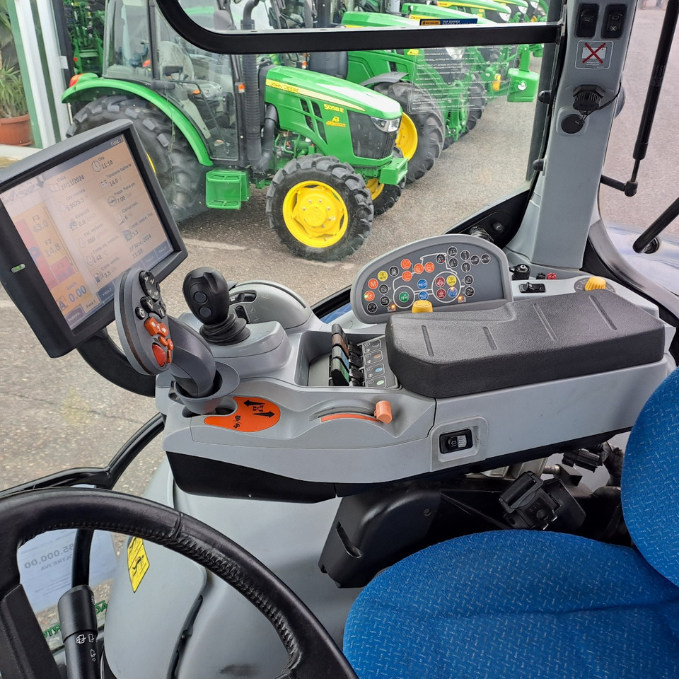 NEW HOLLAND T7.270 BLUEPOWER - 장궤형 트랙터 : 사진 4 NEW HOLLAND T7.270 BLUEPOWER - 장궤형 트랙터 : 사진 4