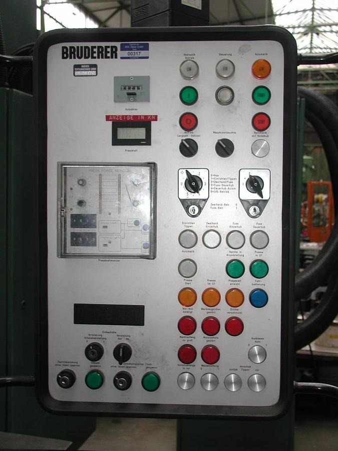 Kniehebelpresse BRUDERER - 금속 가공 기계 : 사진 2 Kniehebelpresse BRUDERER - 금속 가공 기계 : 사진 2