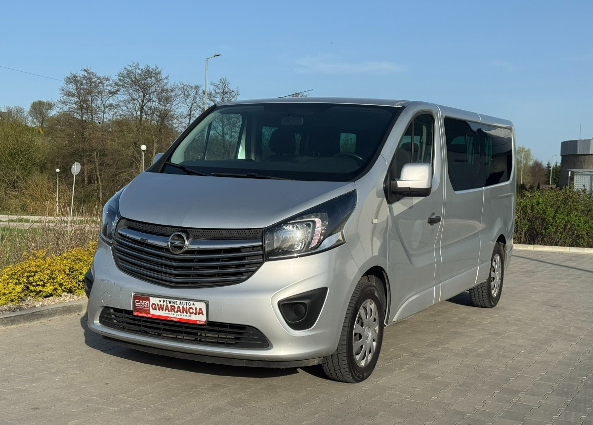 Opel Vivaro 2019 rok 9 osobowy nawiewy tylne Bezwypadkowy Niski przebieg FV23 - 소형 버스, 승합차 : 사진 4 Opel Vivaro 2019 rok 9 osobowy nawiewy tylne Bezwypadkowy Niski przebieg FV23 - 소형 버스, 승합차 : 사진 4