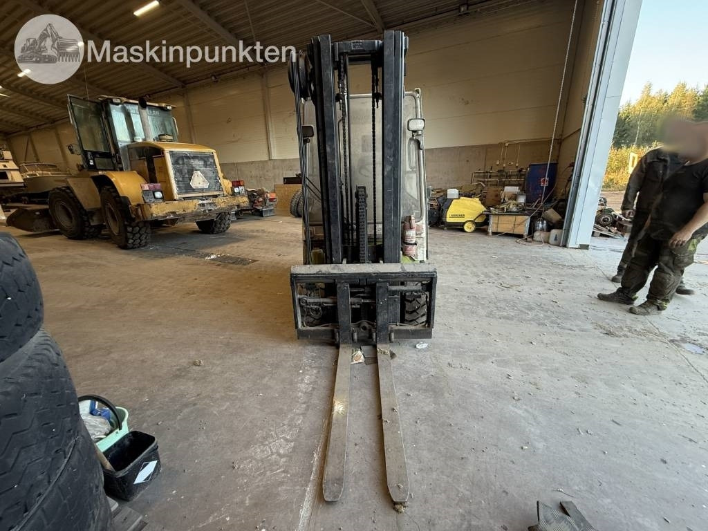 Clark CEM 25 - 디젤 지게차 : 사진 3 Clark CEM 25 - 디젤 지게차 : 사진 3