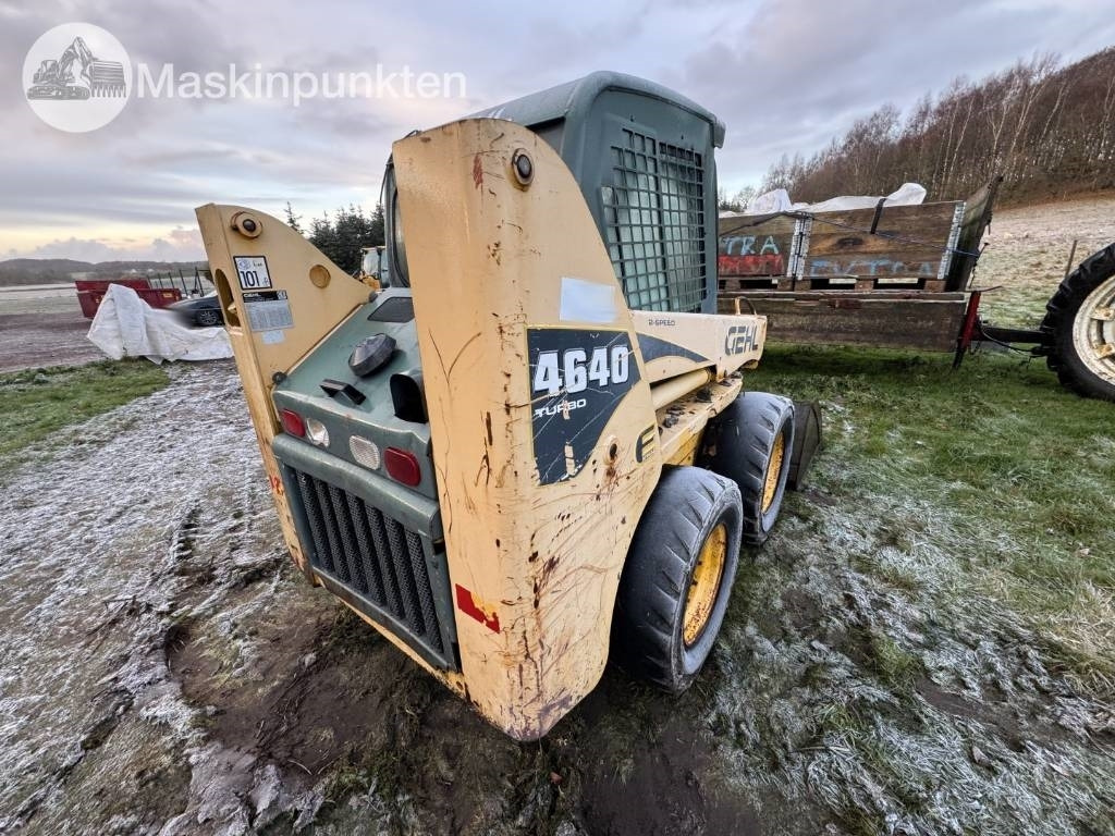 Gehl 4640 Turbo med grävaggregat - 스키드 스티어 로더 : 사진 3 Gehl 4640 Turbo med grävaggregat - 스키드 스티어 로더 : 사진 3