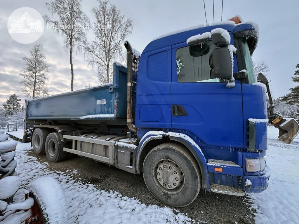 Scania R 124 GB 470 - 후크 리프트 트럭 : 사진 2 Scania R 124 GB 470 - 후크 리프트 트럭 : 사진 2