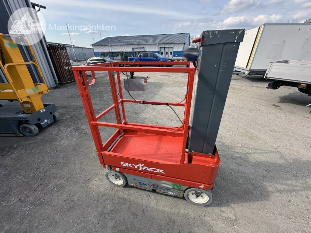 SkyJack SJ 12 - 수직 마스트 리프트 : 사진 3 SkyJack SJ 12 - 수직 마스트 리프트 : 사진 3