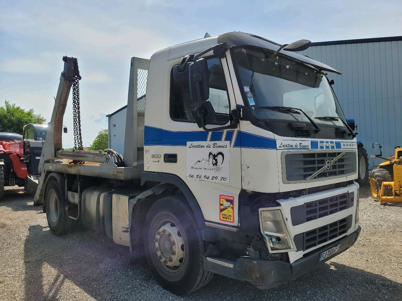VOLVO FM 300 E4 4X2 - 스킵 로더 트럭 : 사진 1 VOLVO FM 300 E4 4X2 - 스킵 로더 트럭 : 사진 1