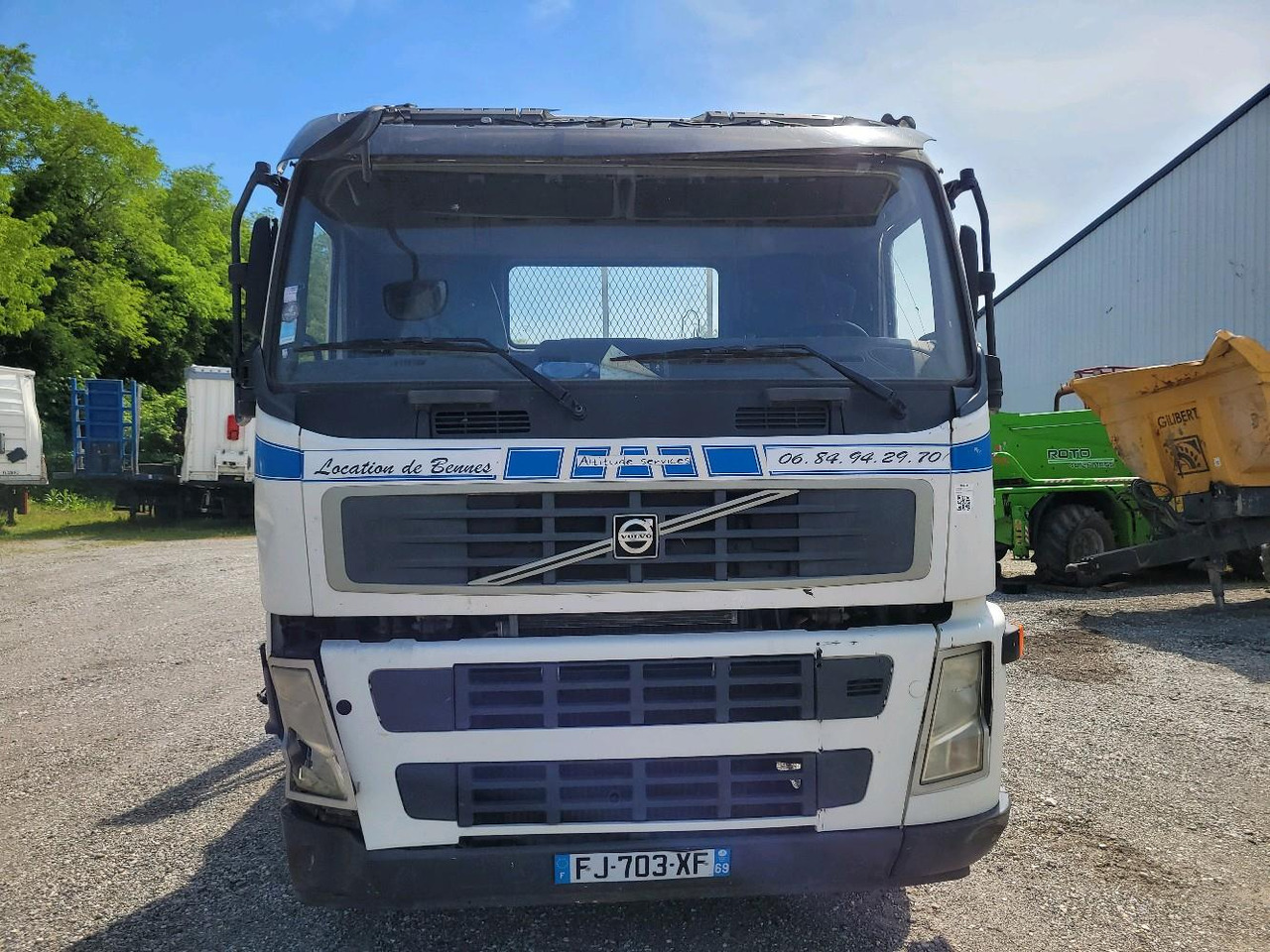 VOLVO FM 300 E4 4X2 - 스킵 로더 트럭 : 사진 2 VOLVO FM 300 E4 4X2 - 스킵 로더 트럭 : 사진 2
