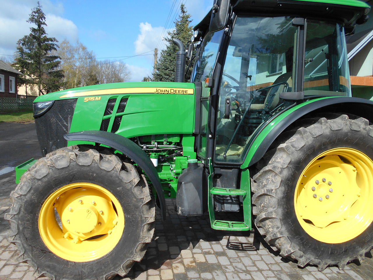 John Deere 5115M - 장궤형 트랙터 : 사진 1 John Deere 5115M - 장궤형 트랙터 : 사진 1
