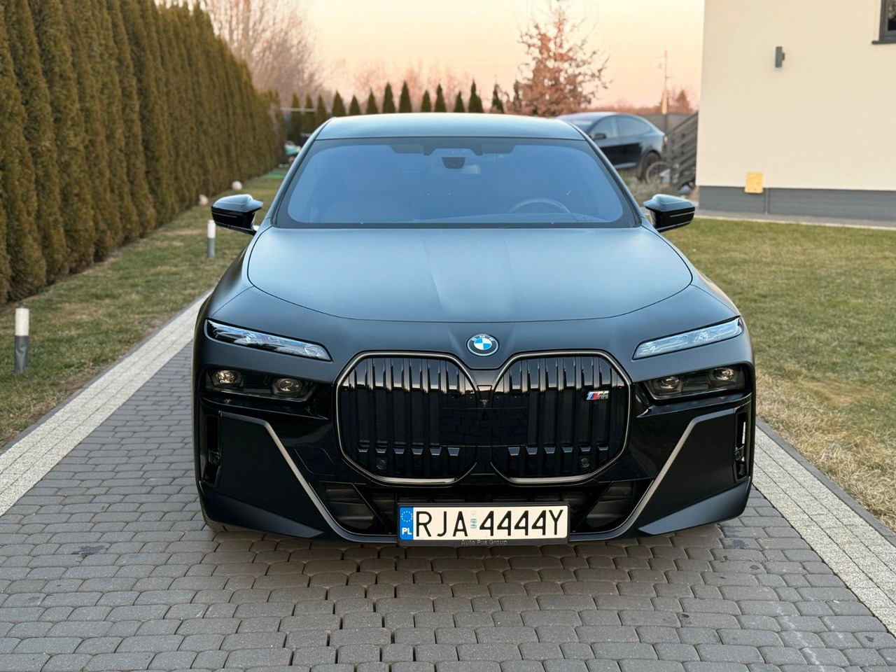 BMW M760 Baureihe 7 Lim M760 e xDrive - 세단 : 사진 2 BMW M760 Baureihe 7 Lim M760 e xDrive - 세단 : 사진 2