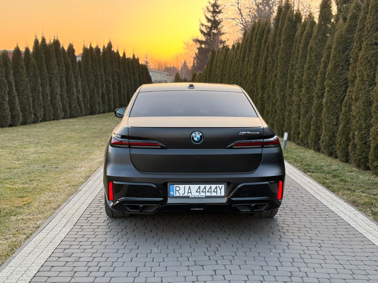 BMW M760 Baureihe 7 Lim M760 e xDrive - 세단 : 사진 5 BMW M760 Baureihe 7 Lim M760 e xDrive - 세단 : 사진 5