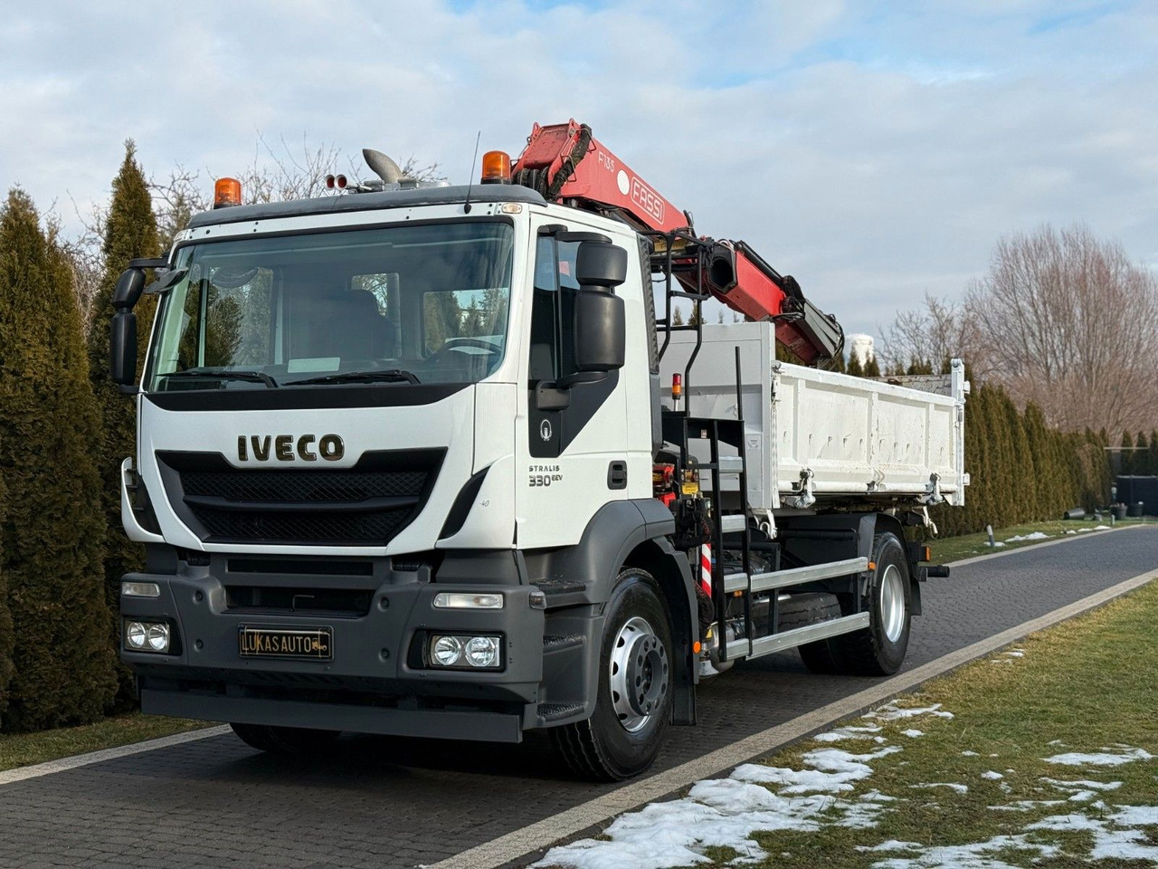 Iveco STRALIS 330 / 4x2/ TIPPER /FASSI F135 - 크레인 트럭 : 사진 4 Iveco STRALIS 330 / 4x2/ TIPPER /FASSI F135 - 크레인 트럭 : 사진 4
