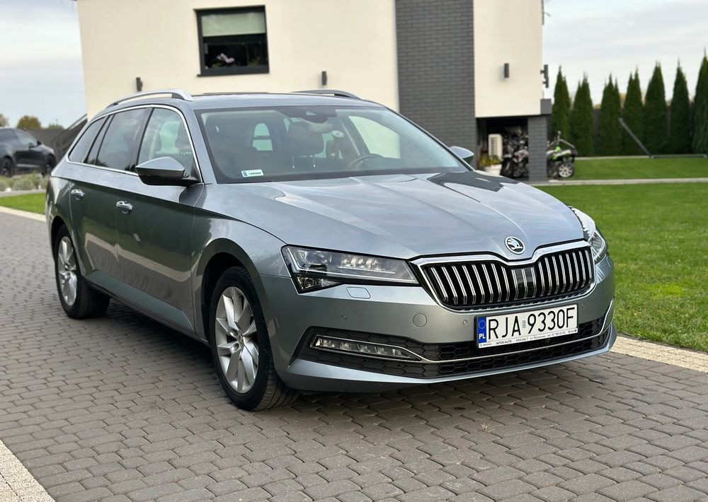 Skoda Superb 2.0 TDI SCR Style DSG - 스테이션 왜건 : 사진 3 Skoda Superb 2.0 TDI SCR Style DSG - 스테이션 왜건 : 사진 3