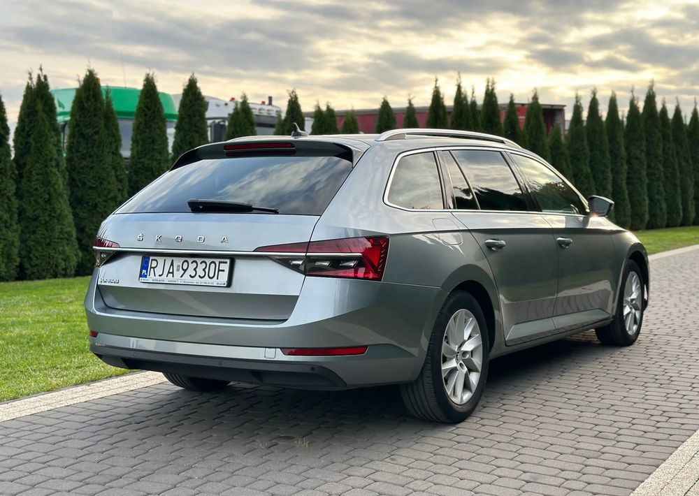 Skoda Superb 2.0 TDI SCR Style DSG - 스테이션 왜건 : 사진 5 Skoda Superb 2.0 TDI SCR Style DSG - 스테이션 왜건 : 사진 5