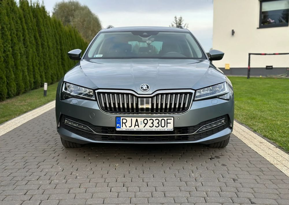 Skoda Superb 2.0 TDI SCR Style DSG - 스테이션 왜건 : 사진 2 Skoda Superb 2.0 TDI SCR Style DSG - 스테이션 왜건 : 사진 2