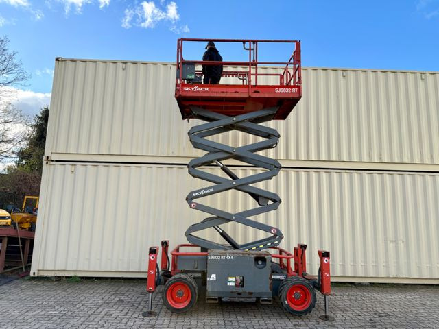Skyjack SJ6832RT 4x4 Diesel, 11.8 Meter, 1.182 H - 시저 리프트 : 사진 1 Skyjack SJ6832RT 4x4 Diesel, 11.8 Meter, 1.182 H - 시저 리프트 : 사진 1