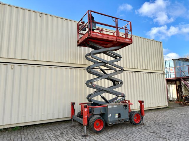 Skyjack SJ6832RT 4x4 Diesel, 11.8 Meter, 1.182 H - 시저 리프트 : 사진 5 Skyjack SJ6832RT 4x4 Diesel, 11.8 Meter, 1.182 H - 시저 리프트 : 사진 5