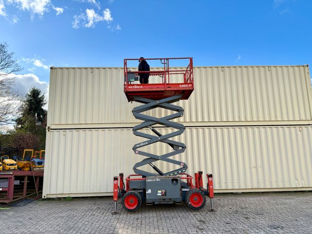 Skyjack SJ6832RT 4x4 Diesel, 11.8 Meter, 1.182 H - 시저 리프트 : 사진 2 Skyjack SJ6832RT 4x4 Diesel, 11.8 Meter, 1.182 H - 시저 리프트 : 사진 2