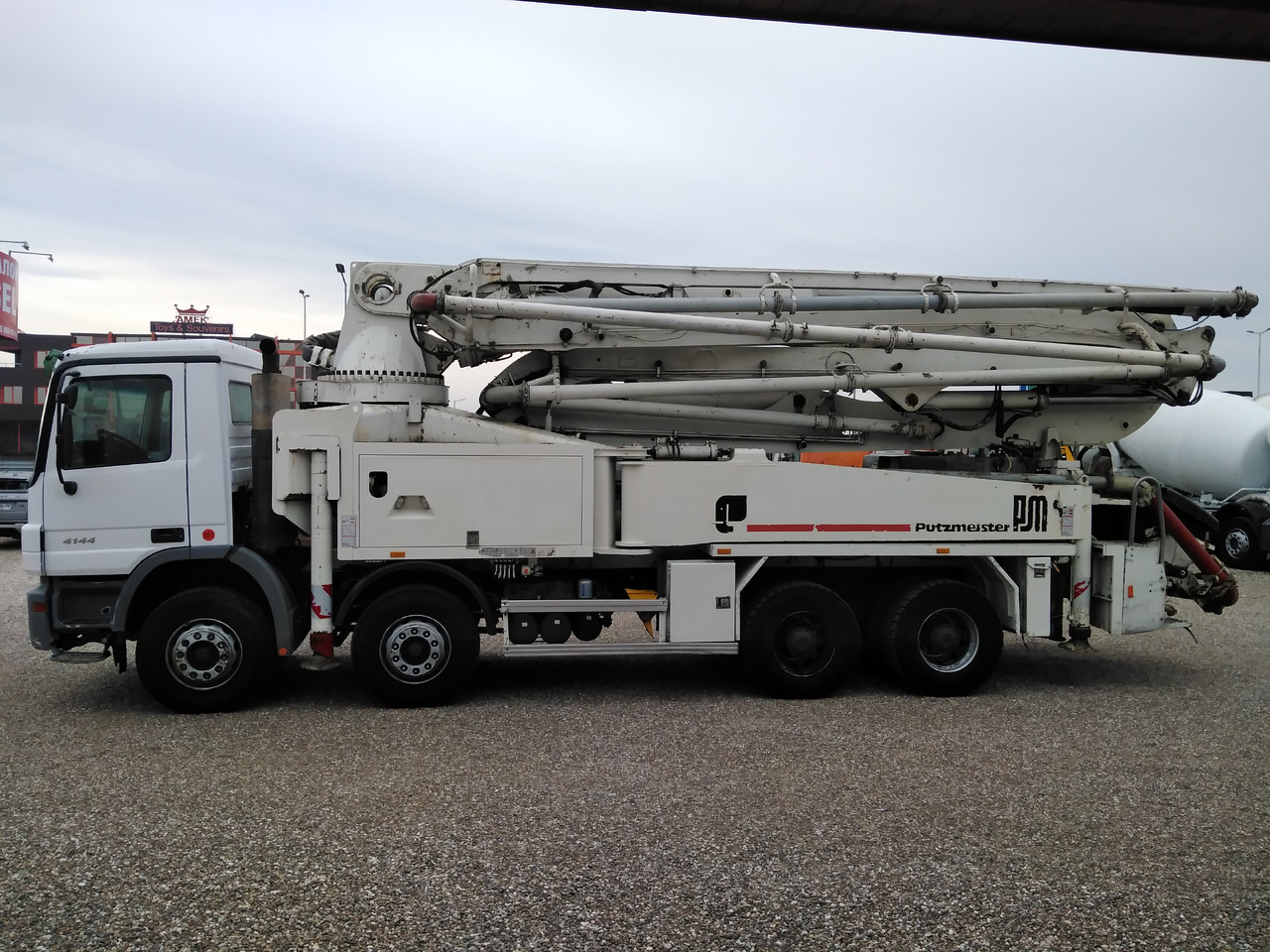 Mercedes-Benz ACTROS 4144 PUTZMEISTER M42 - 콘크리트 펌프 트럭 : 사진 4 Mercedes-Benz ACTROS 4144 PUTZMEISTER M42 - 콘크리트 펌프 트럭 : 사진 4