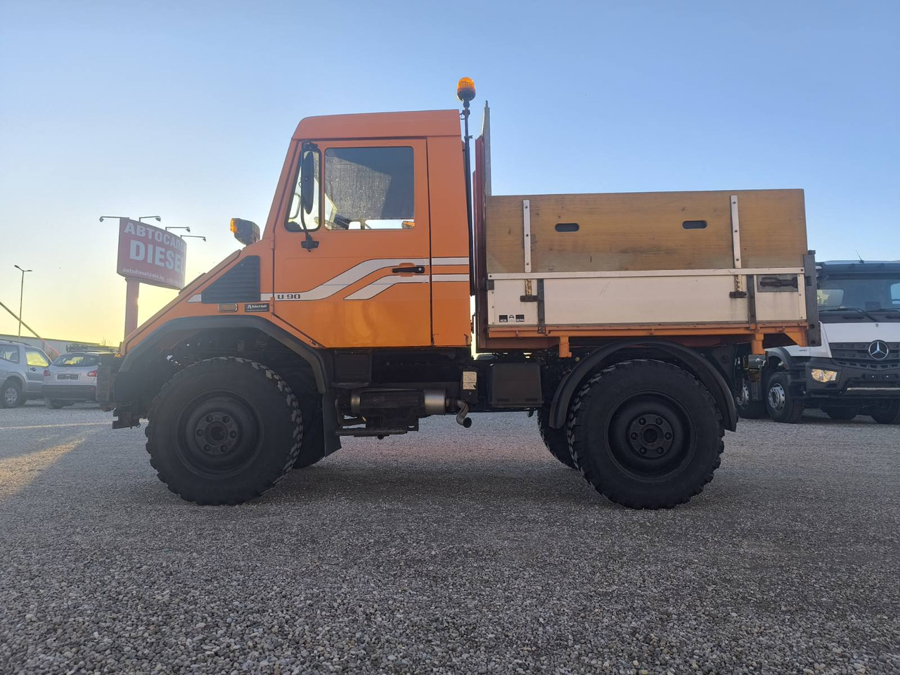 UNIMOG U90 - 덤프트럭 : 사진 4 UNIMOG U90 - 덤프트럭 : 사진 4