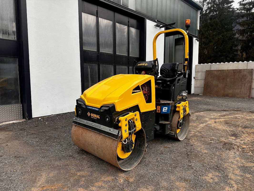 BOMAG DE BW 120 ADe-5 - 롤러 : 사진 1 BOMAG DE BW 120 ADe-5 - 롤러 : 사진 1
