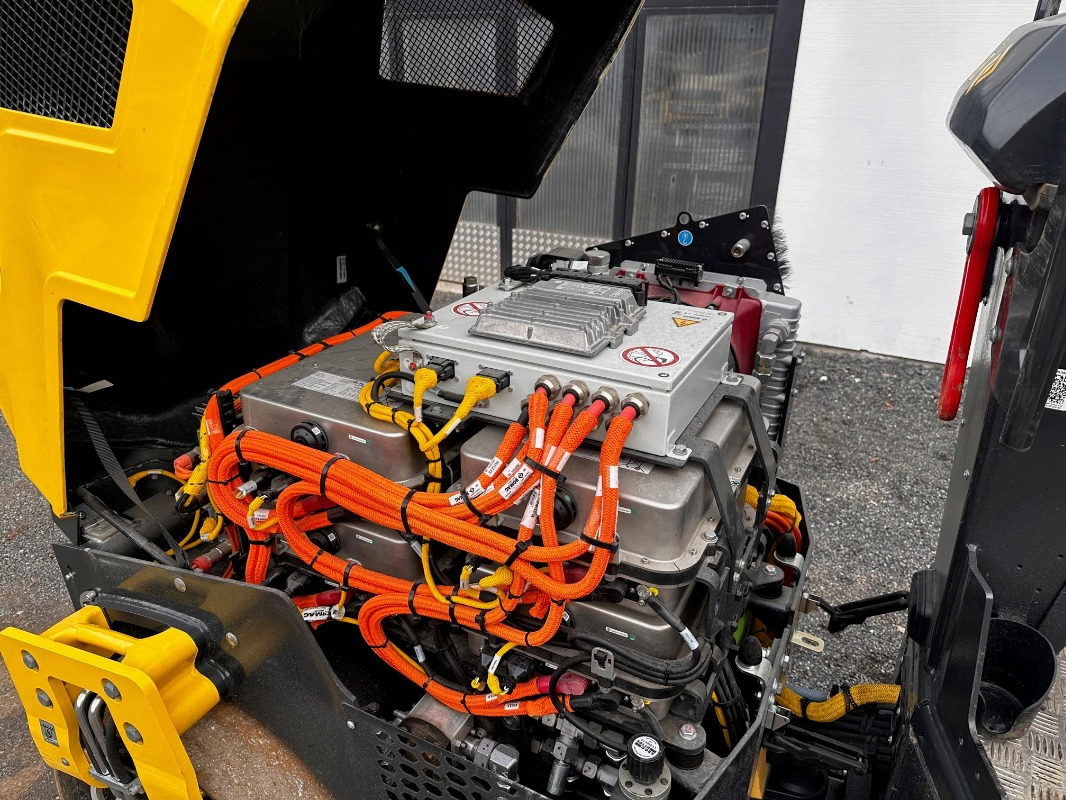 BOMAG DE BW 120 ADe-5 - 롤러 : 사진 5 BOMAG DE BW 120 ADe-5 - 롤러 : 사진 5