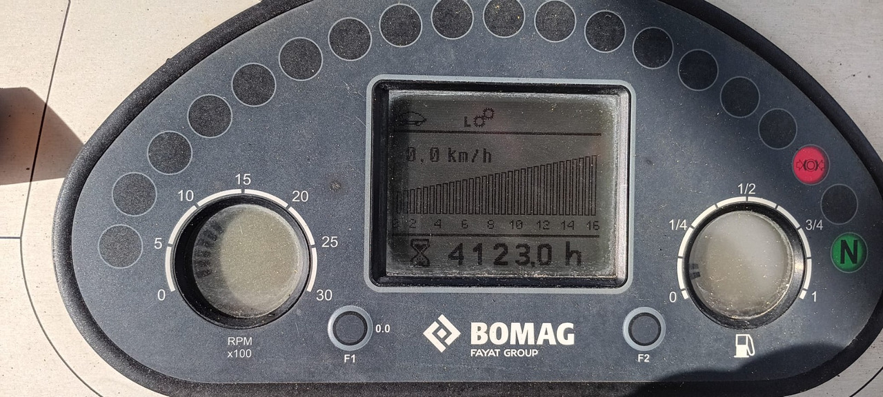 BOMAG IT BF 300 P-2 S340-2 TV Stage IIIb/Tier 4f - 아스팔트 포장기 : 사진 4 BOMAG IT BF 300 P-2 S340-2 TV Stage IIIb/Tier 4f - 아스팔트 포장기 : 사진 4