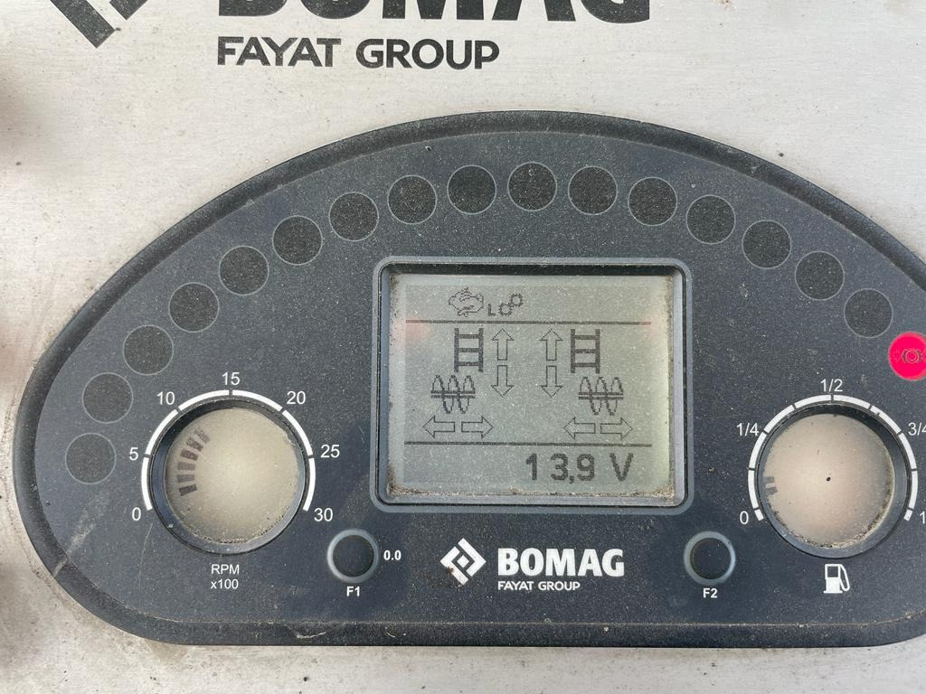 BOMAG IT BF 300 P-2 S340-2 TV Stage IIIb/Tier 4f - 아스팔트 포장기 : 사진 4 BOMAG IT BF 300 P-2 S340-2 TV Stage IIIb/Tier 4f - 아스팔트 포장기 : 사진 4