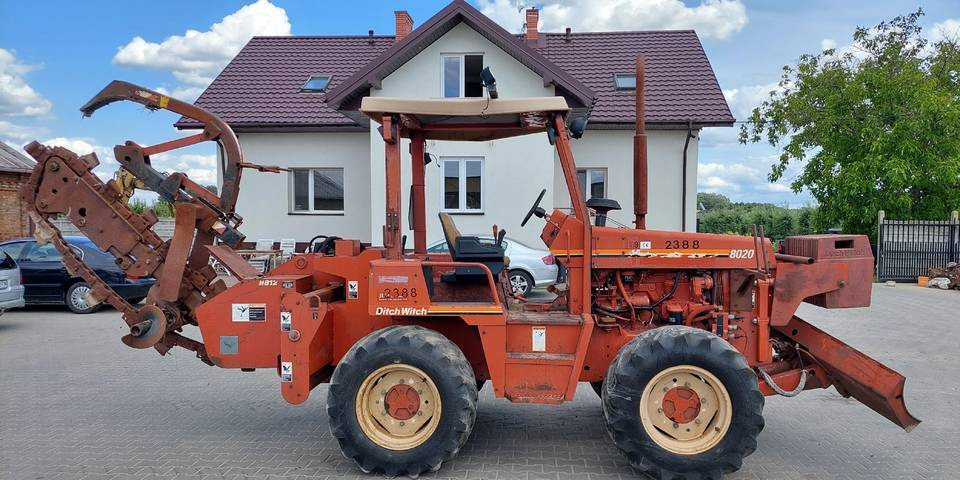 Koparka łańcuchowa Ditch Witch 8020 85KM - 트렌처 : 사진 1 Koparka łańcuchowa Ditch Witch 8020 85KM - 트렌처 : 사진 1