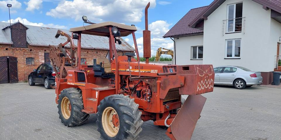 Koparka łańcuchowa Ditch Witch 8020 85KM - 트렌처 : 사진 2 Koparka łańcuchowa Ditch Witch 8020 85KM - 트렌처 : 사진 2