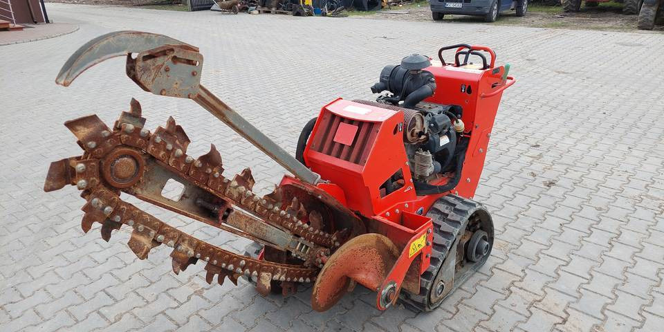 Koparka łańcuchowa Ditch Witch C24X 24 KM Honda - 트렌처 : 사진 2 Koparka łańcuchowa Ditch Witch C24X 24 KM Honda - 트렌처 : 사진 2