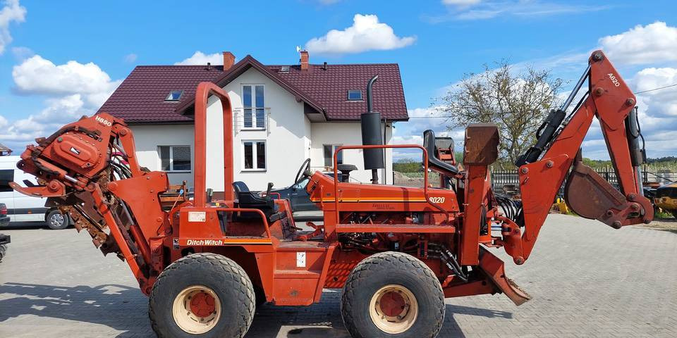 Koparka łańcuchowa pługoukładacz Ditch Witch 8020 Combo - 트렌처 : 사진 1 Koparka łańcuchowa pługoukładacz Ditch Witch 8020 Combo - 트렌처 : 사진 1