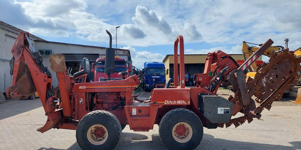 Koparka łańcuchowa pługoukładacz Ditch Witch 8020 Combo - 트렌처 : 사진 4 Koparka łańcuchowa pługoukładacz Ditch Witch 8020 Combo - 트렌처 : 사진 4