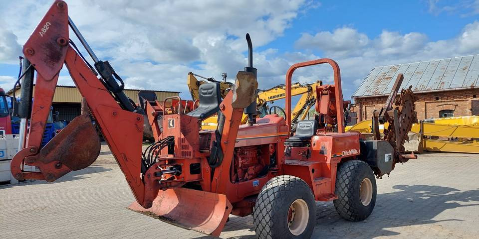 Koparka łańcuchowa pługoukładacz Ditch Witch 8020 Combo - 트렌처 : 사진 3 Koparka łańcuchowa pługoukładacz Ditch Witch 8020 Combo - 트렌처 : 사진 3