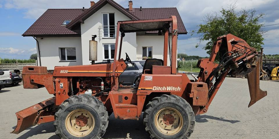 Pługoukładacz wibropług Ditch Witch 8020 układanie kabli światłowód - 건설기계 : 사진 1 Pługoukładacz wibropług Ditch Witch 8020 układanie kabli światłowód - 건설기계 : 사진 1