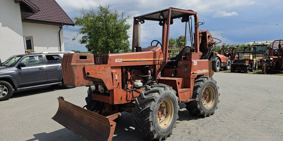 Pługoukładacz wibropług Ditch Witch 8020 układanie kabli światłowód - 건설기계 : 사진 2 Pługoukładacz wibropług Ditch Witch 8020 układanie kabli światłowód - 건설기계 : 사진 2