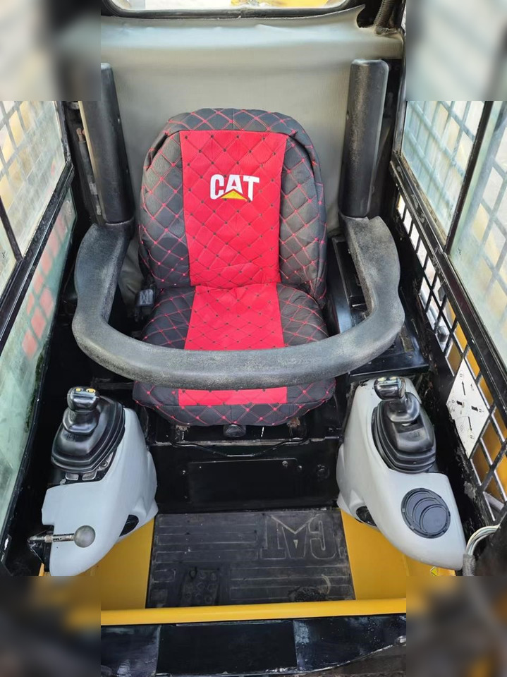 CATERPILLAR 226B - 스키드 스티어 로더 : 사진 2 CATERPILLAR 226B - 스키드 스티어 로더 : 사진 2