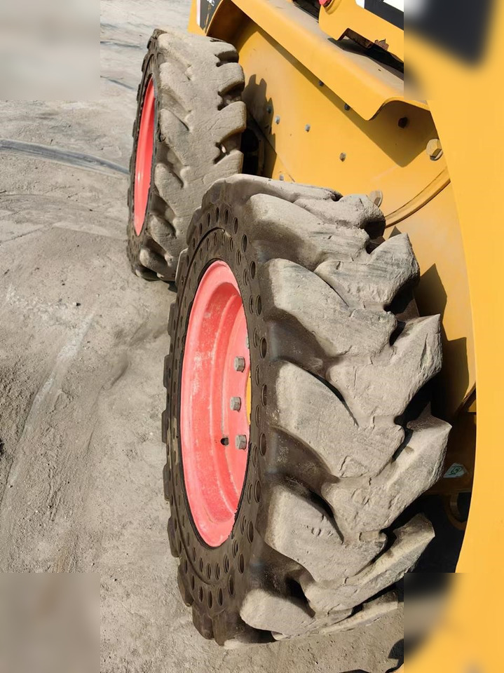CATERPILLAR 226B - 스키드 스티어 로더 : 사진 4 CATERPILLAR 226B - 스키드 스티어 로더 : 사진 4