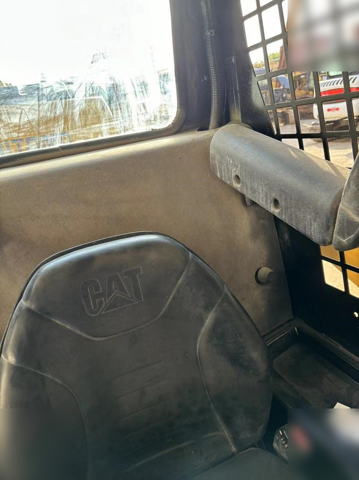 CATERPILLAR 226B - 스키드 스티어 로더 : 사진 4 CATERPILLAR 226B - 스키드 스티어 로더 : 사진 4