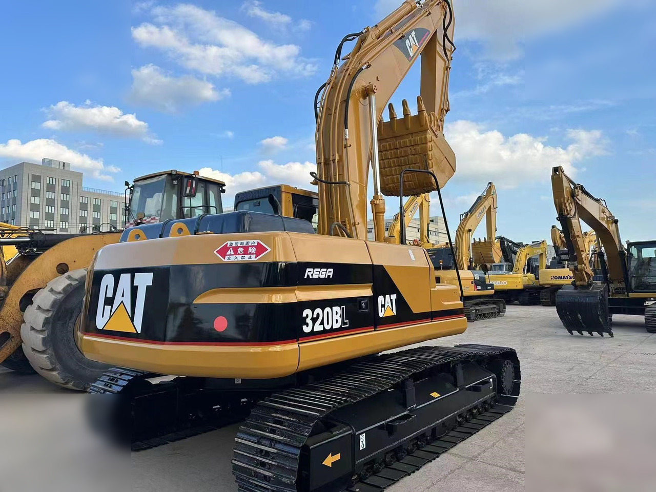CATERPILLAR 320BL - 크롤러 굴삭기 : 사진 2 CATERPILLAR 320BL - 크롤러 굴삭기 : 사진 2