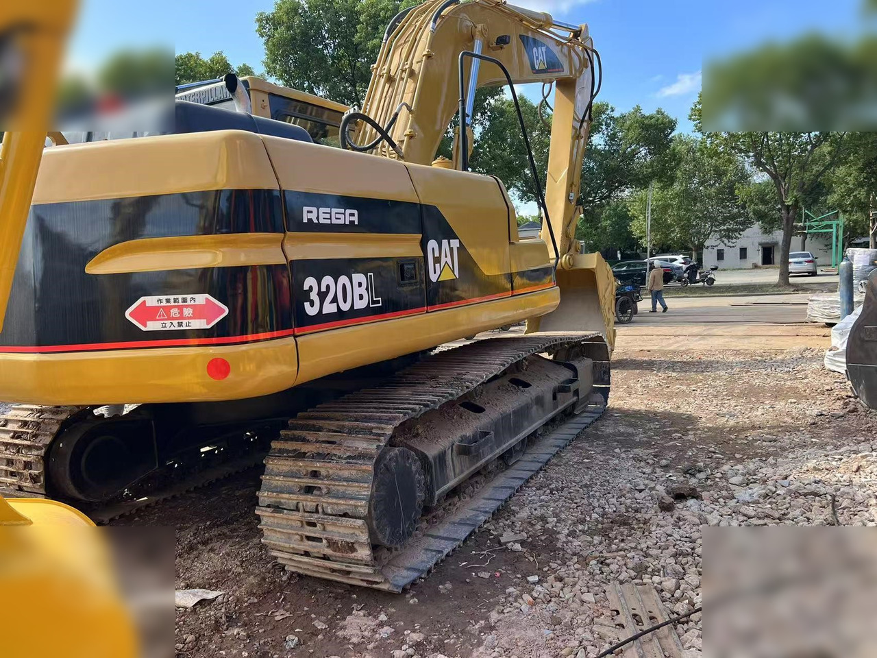 CATERPILLAR 320BL - 크롤러 굴삭기 : 사진 3 CATERPILLAR 320BL - 크롤러 굴삭기 : 사진 3