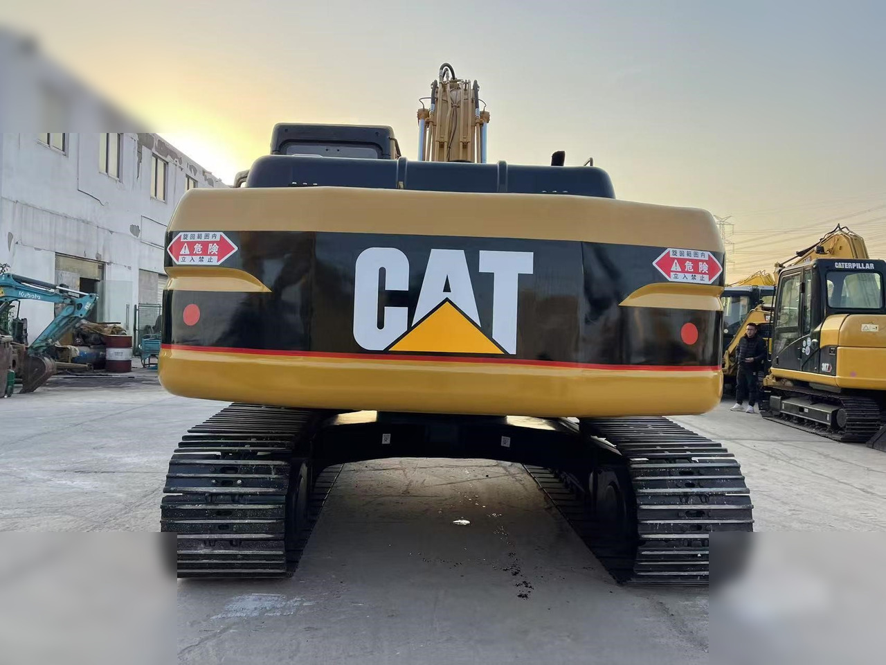 CATERPILLAR 320BL - 크롤러 굴삭기 : 사진 4 CATERPILLAR 320BL - 크롤러 굴삭기 : 사진 4