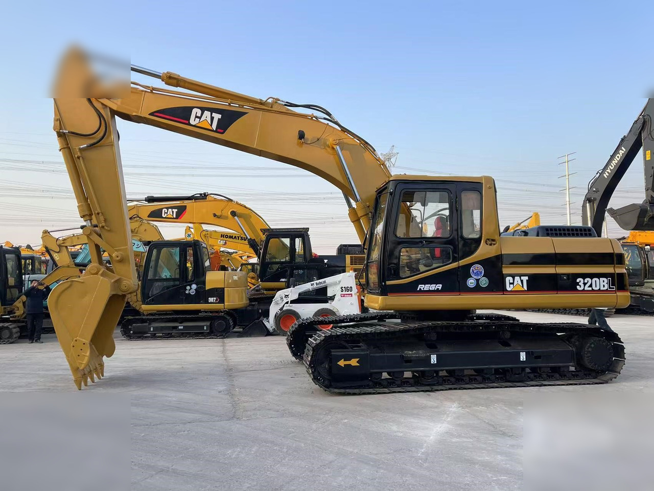 CATERPILLAR 320BL - 크롤러 굴삭기 : 사진 1 CATERPILLAR 320BL - 크롤러 굴삭기 : 사진 1