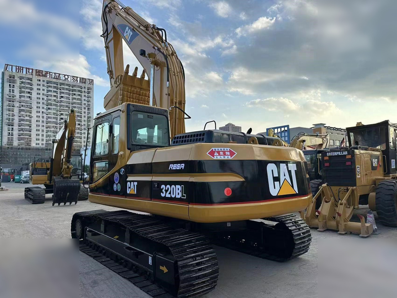 CATERPILLAR 320BL - 크롤러 굴삭기 : 사진 3 CATERPILLAR 320BL - 크롤러 굴삭기 : 사진 3