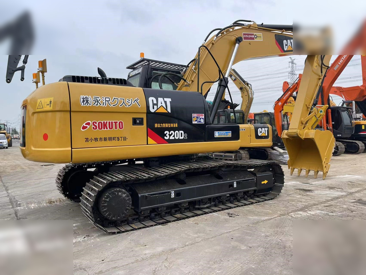 CATERPILLAR 320D2 - 크롤러 굴삭기 : 사진 2 CATERPILLAR 320D2 - 크롤러 굴삭기 : 사진 2
