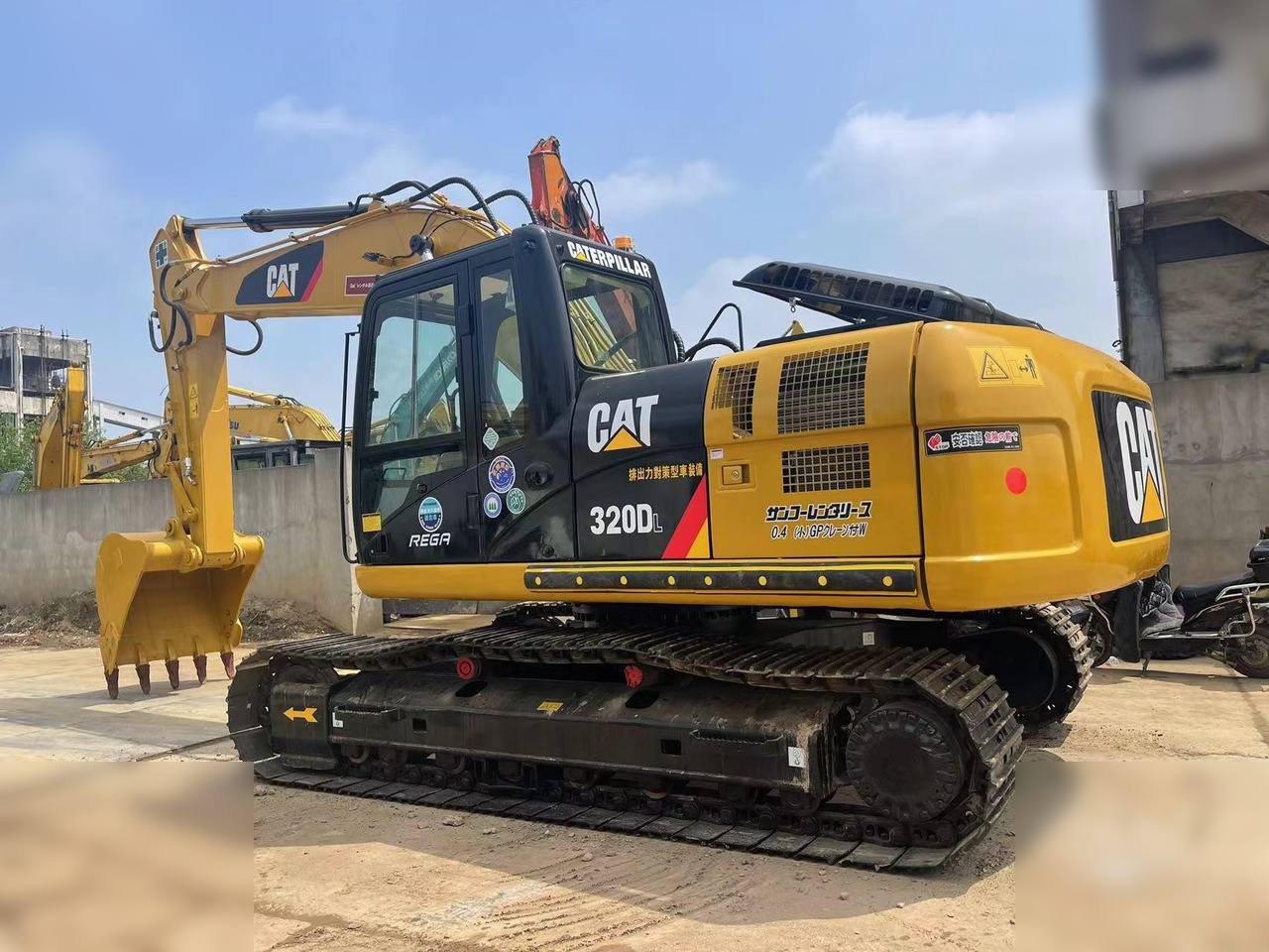CATERPILLAR 320DL - 크롤러 굴삭기 : 사진 2 CATERPILLAR 320DL - 크롤러 굴삭기 : 사진 2