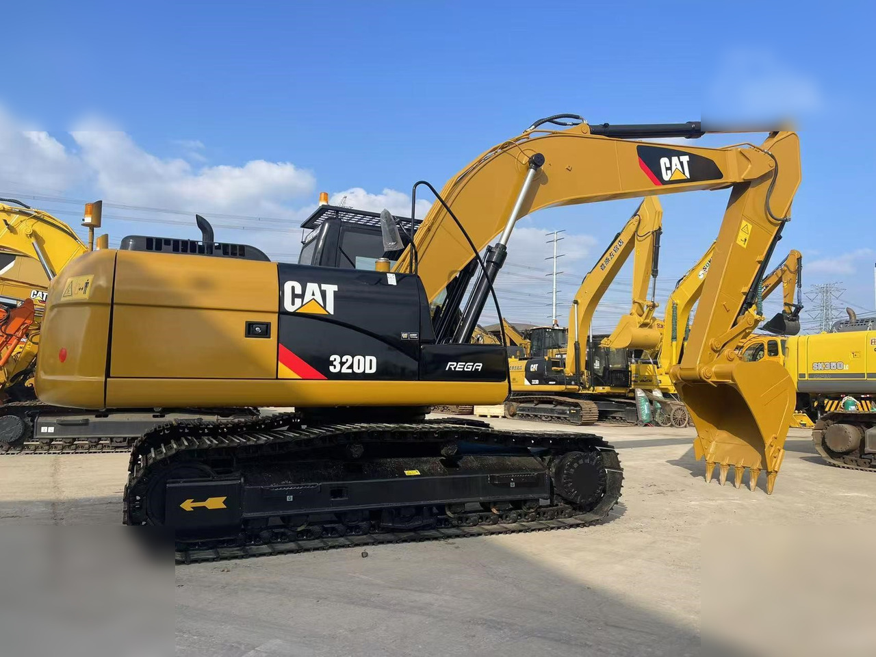 CATERPILLAR 320D - 크롤러 굴삭기 : 사진 2 CATERPILLAR 320D - 크롤러 굴삭기 : 사진 2