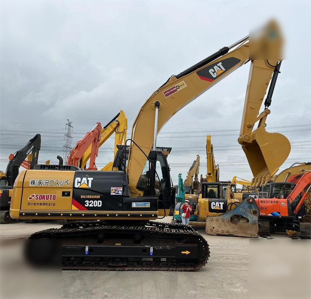 크롤러 굴삭기 CATERPILLAR 320D : 사진 1