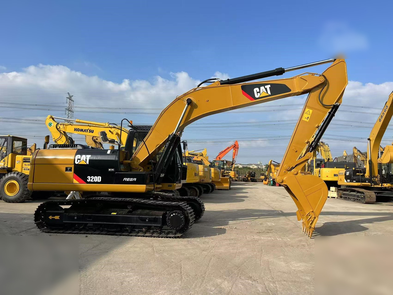 CATERPILLAR 320D - 크롤러 굴삭기 : 사진 1 CATERPILLAR 320D - 크롤러 굴삭기 : 사진 1